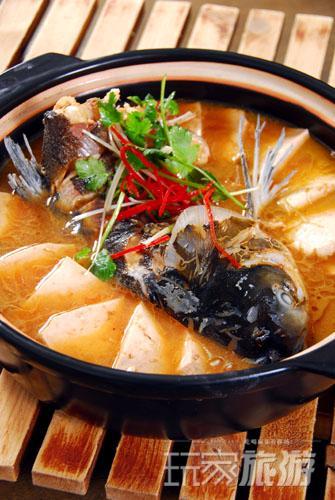 花鲢鱼头炖豆腐