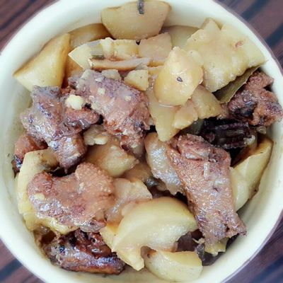白萝卜炖鸡肉