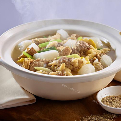 白萝卜炖鸡肉