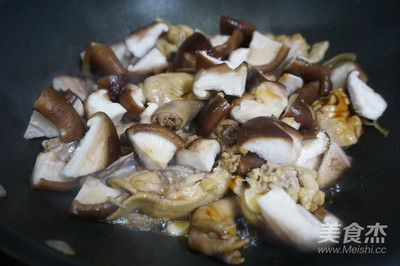 高压锅香菇炖鸡的做法