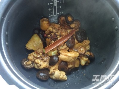 高压锅香菇炖鸡的做法