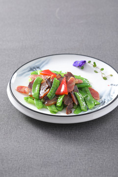 腊肉炒荷兰豆家常做法