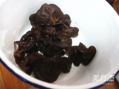 木耳能和黄豆一起吃吗