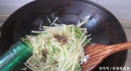 面粉炸土豆丝的做法