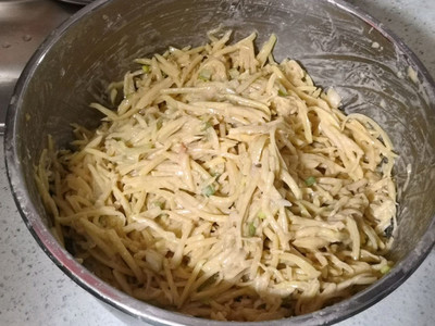 面粉炸土豆丝的做法