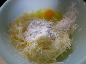 面粉炸土豆丝的做法