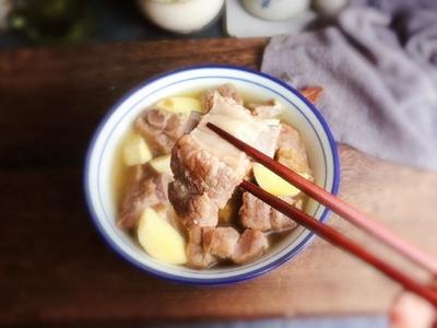 冬笋炖排骨的做法