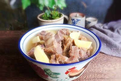 冬笋炖排骨的做法