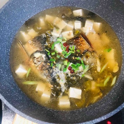 酸菜鱼头豆腐汤