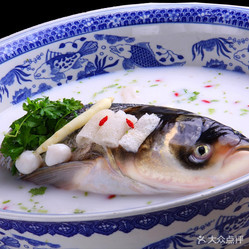 酸菜鱼头豆腐汤
