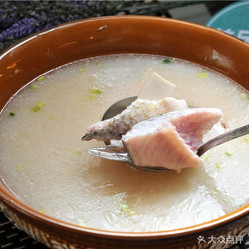 酸菜鱼头豆腐汤