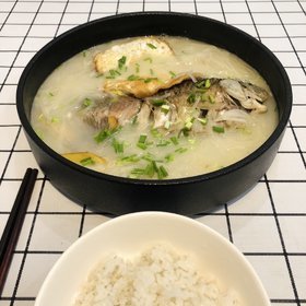 白萝卜鲫鱼汤