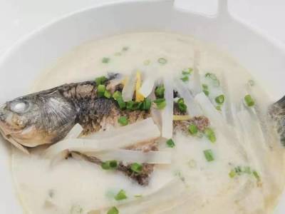 白萝卜鲫鱼汤