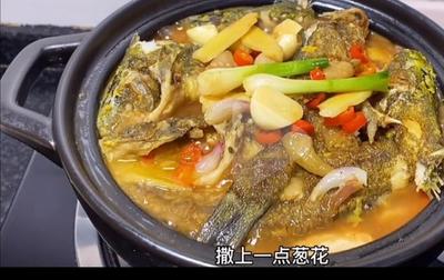 鱼焖豆腐的做法
