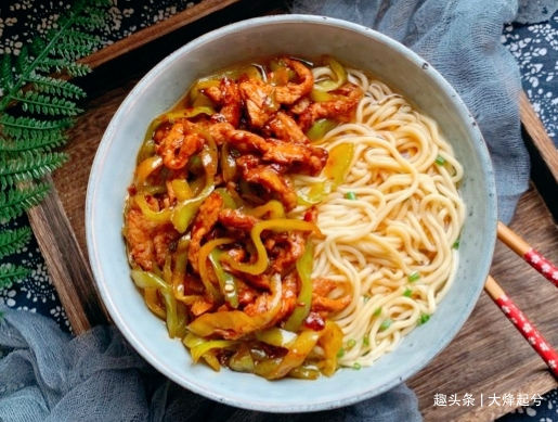 家常青椒肉丝