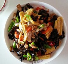 青椒木耳炒腐竹的做法