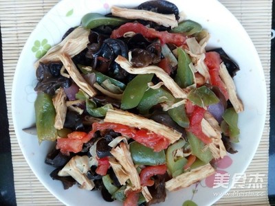 青椒木耳炒腐竹的做法