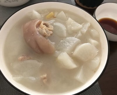 白萝卜炖猪蹄