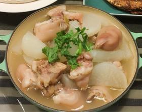 白萝卜炖猪蹄