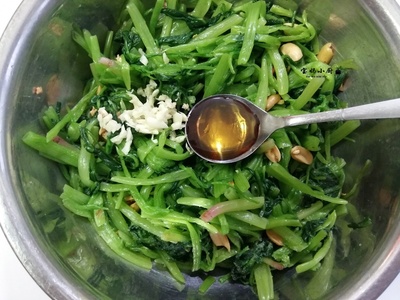 菠菜拌凉菜