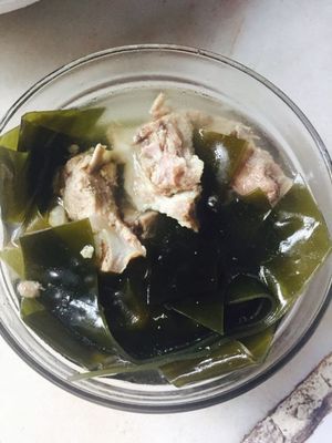 牛骨海带汤的做法