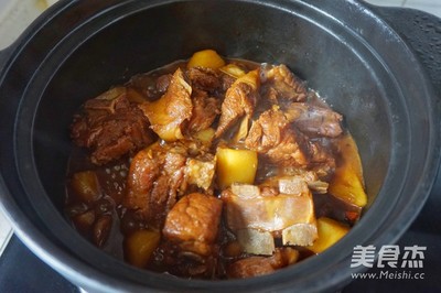 土豆烧排骨怎么做