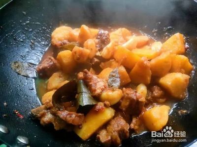 土豆烧排骨怎么做