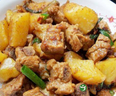 土豆烧排骨怎么做