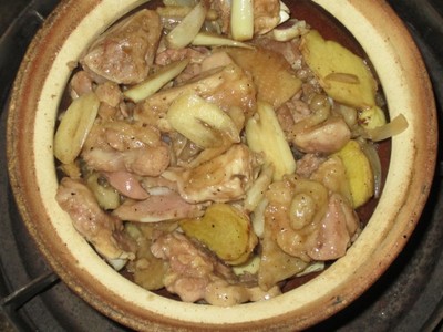广东砂锅焖鸡的做法