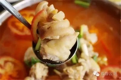 酸菜蹄膀火锅的做法