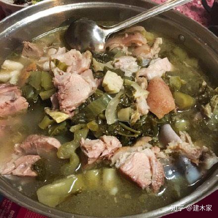 酸菜蹄膀火锅的做法