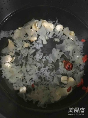 高压锅银耳汤的做法