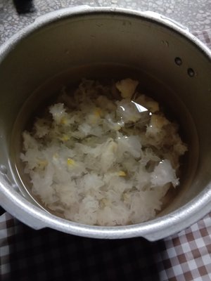 高压锅银耳汤的做法