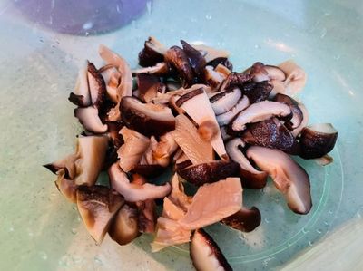 香菇泡了两天还能吃吗