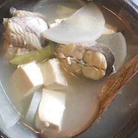 清炖鲶鱼豆腐汤的做法