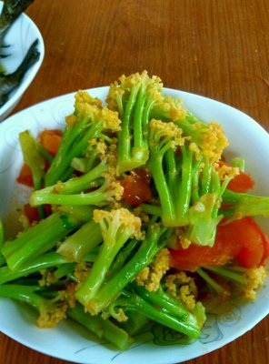 菜花和什么炒好吃