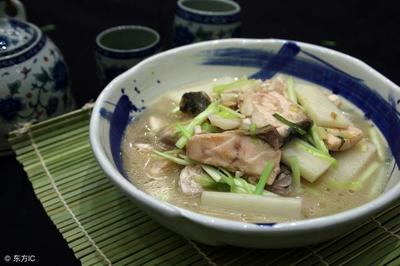 清炖鲫鱼豆腐汤的做法