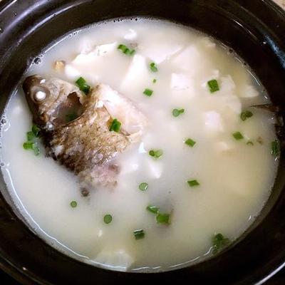 清炖鲫鱼豆腐汤的做法
