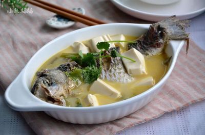 清炖鲫鱼豆腐汤的做法