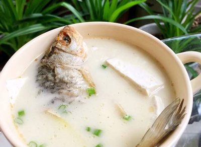清炖鲫鱼豆腐汤的做法