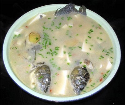 清炖鲫鱼豆腐汤的做法