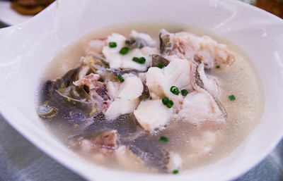 清炖鲫鱼豆腐汤的做法