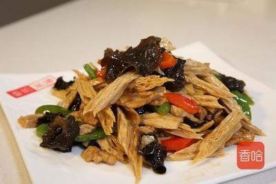 腐竹木耳炒肉的做法