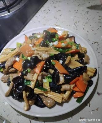 腐竹木耳炒肉的做法