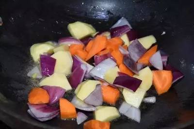 土豆洋葱胡萝卜的做法