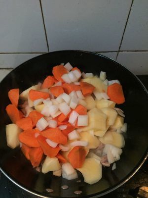 土豆洋葱胡萝卜的做法