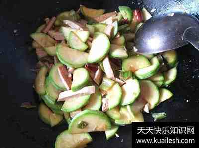 西葫芦炒豆腐